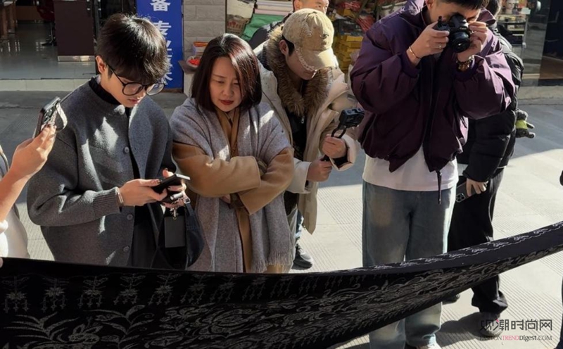 衣迪阿诺×梁燕丨北京服装学院...