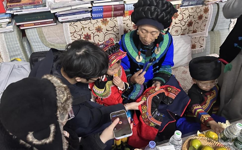 衣迪阿诺×梁燕丨北京服装学院...