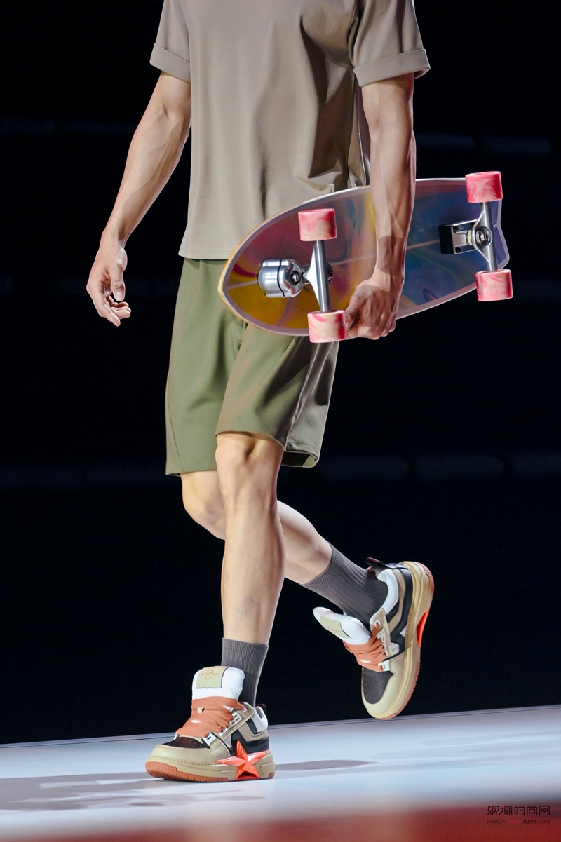 潮领全球 “衣”启新程：20...