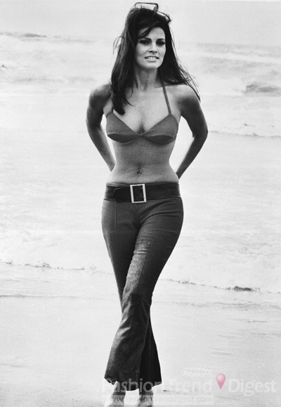 6. 拉奎爾•威爾士（Raquel Welch）, 1968年<br>
上圖是拉奎爾•威爾士在《戰斗號角》的扮相，拉奎爾•威爾士出生于美國伊利諾斯州芝加哥城，早早年拉蔻兒做過各種各樣的工作，其中包括天氣預報員、雞尾酒服務員以及無數的模特展示。在20世紀60年代中期，薇芝將注意力轉到了表演上面，和20世紀福克斯簽訂了電影合約。并因1966年的科幻電影《神奇旅程》一炮走紅。<br>
 