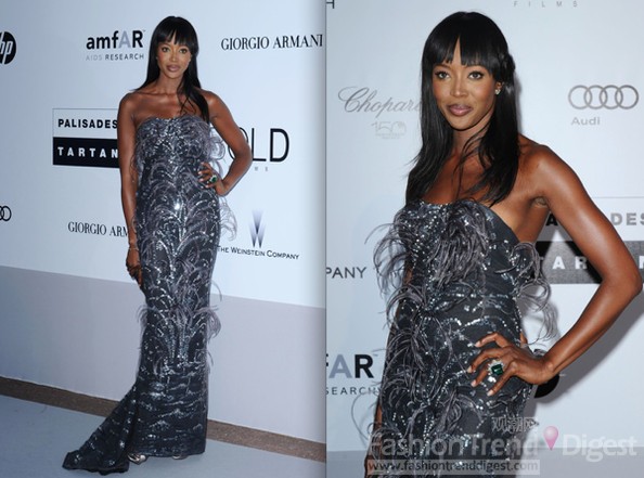 5.	納奧米•坎貝爾(Naomi Campbell)<br>
品牌：L'Wren Scott<br>
在2010年的戛納電影節上，黑人超模納奧米•坎貝爾 (Naomi Campbell)身著一襲亮片與羽毛環繞的抹胸晚禮服，垂墜的絲絲羽毛更加凸顯出她優雅高貴的明星氣質。<br>
 