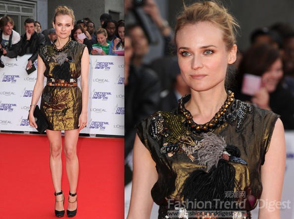 2.	黛安•克魯格(DianeKruger)<br>
品牌：Lanvin<br>
紅毯上的黛安•克魯格(DianeKruger)在她的羽毛禮服上選擇了一個更為復雜的裝扮，她對2010秋冬時裝周上的Lavin禮服情有獨鐘，胸前的小羽毛作為禮服的點綴精巧而別致。<br>
 