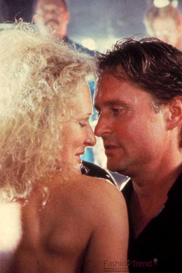 38. 《致命诱惑》, 1987 <br>
迈克尔•道格拉斯（Michael Douglas）和格伦-克洛斯(Glenn Close)，情欲场面不一定非要在年轻男女才可以看到，在成熟的男女之间同样让人热血沸腾。<br>
 