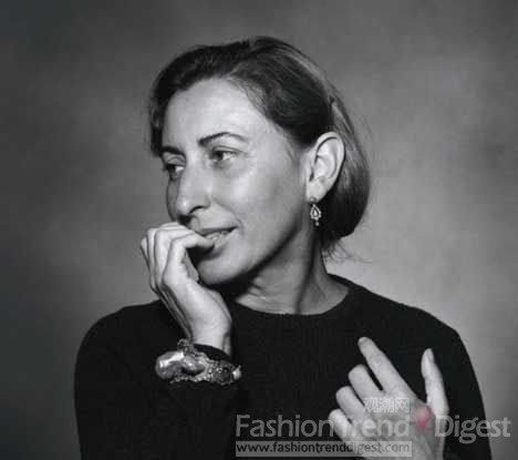 --5.PRADA设计师Miuccia Prada--缪西娅·普拉达(Miuccia Prada)，一个不管是出生，爱情，还是事业都与时装圈息息相关的传奇女人，给时尚界制造了一个又一个奇迹。PRADA在Miuccia Prada接管以前，已渐显疲态，要让PRADA走得更远，Miuccia Prada找到一条将