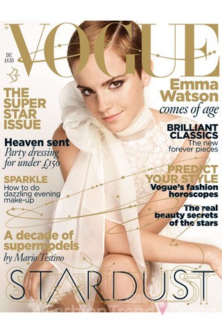 17. 曾经在 《哈利·波特》中那个披着一头漂亮卷发的Emma Watson，如今以俏丽的短发造型出现在英国版Vogue十二月号的封面上。在摄影师Mario Testino的镜头中，依旧是那双清澈而充满魅力的迷人双眸和娇俏的鼻子，然而清爽帅气的短发还是难掩她的俊俏美丽的清新气质。 