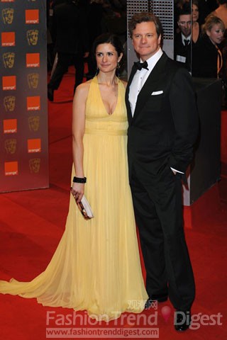 8. Livia Firth，湯姆·福特 (Tom Ford) 的導(dǎo)演處女作 《獨身男人 A Single Man》男主角Colin Firth的妻子，在她老公角逐奧斯卡和金球獎的紅毯上選擇了一件過于性感的黃色禮服，而這正是她在VOGUE.COM上記錄的她所指的合乎道德的時尚。 