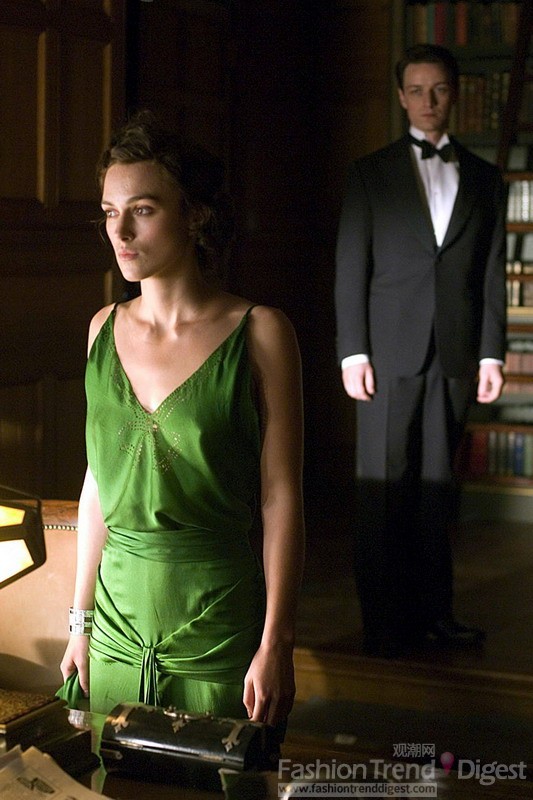 21. 2007年 – 电影《赎罪》中的凯拉奈特利（Keira）身穿绿色吊带裙，成为剧中的最大看点。 