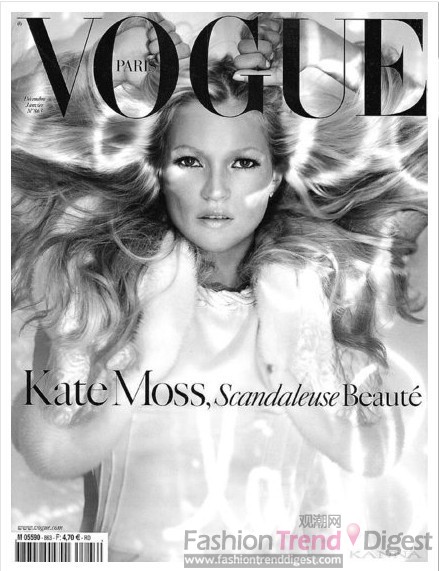 9. 2005年12月刊的法国版《Vogue》请超模凯特•莫斯(Kate Moss)担任模特，极光下的模特变得更有骨感的轮廓，可谓再次颠覆传统的时尚封面。 