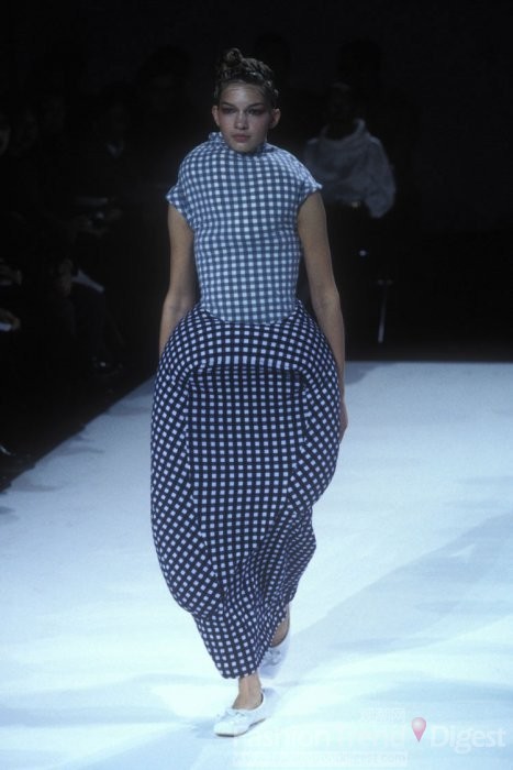 2. 川久保玲（Comme des Garçons）, 1997春夏 