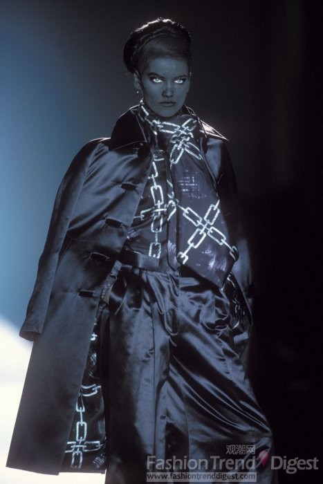 12. Viktor &Rolf, 2001-2002秋冬 