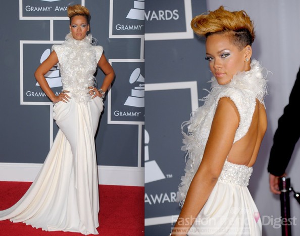 4. 蕾哈娜 (Rihanna) 穿Elie Saab礼服出席2010第52届格莱美奖(Grammy Awards)颁奖典礼，嘻哈女神也可以变得如此高贵优雅，真是难得。 