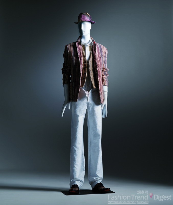 19  <br>
Etro (M)  Fall / Winter 1997  <br>
 