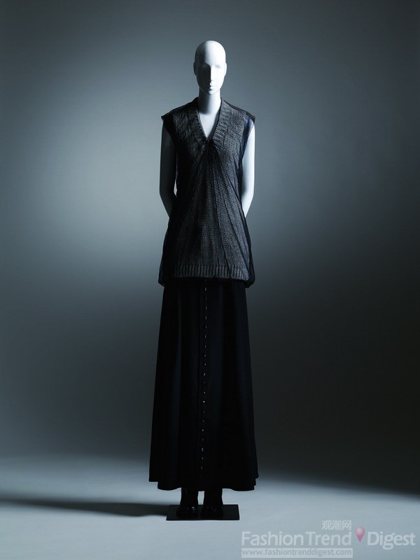 28  <br>
Maison Martin Margiela  Fall / Winter 1993  <br>
 