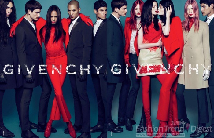 4. Givenchy 2010秋冬广告片<br>
Givenchy 的秋冬广告片起用了多个人种的面孔，其中包括跟随他多年的意大利模特Mariacarla Boscono，把头发染成了粉红色的波兰模特MalgosiaBela，以及波多黎各模特Joan Smalls 等。同时，这则广告里有男有女（包括变性人），Tisci 解释说，这是为了突出他这一季刚柔并济的设计主题，而不只是为了标新立异。<br>
 