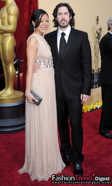 Jason Reitman，太太Micheale Lee身著Naeem Kham<br>
 
