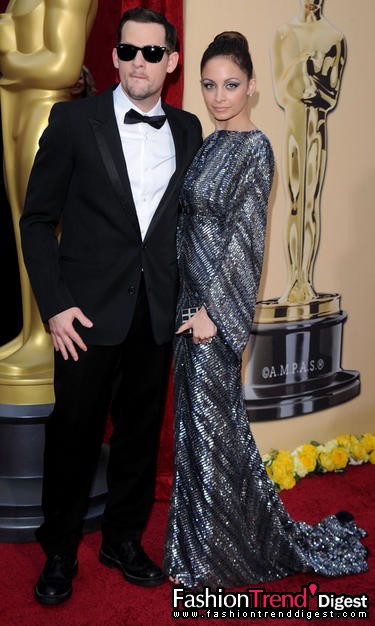 Joel Madden和身著Reem Acra的<br>
Nicole Richie 
