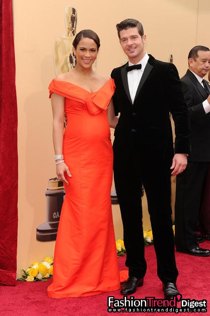 Paula Patton身著Carolina Herrera佩戴Martin Katz珠寶和丈夫 Robin 