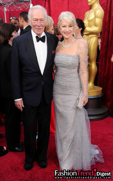 christopher Plummer and Helen Mirren 身著 Badgley Mischka couture 佩戴Chopard珠寶 