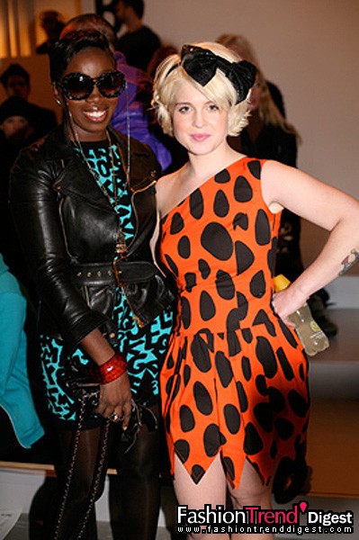 Jeremy Scott：<br>
Estelle and Kelly Osbourne 