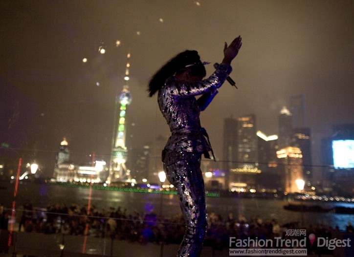 Kelis performing 