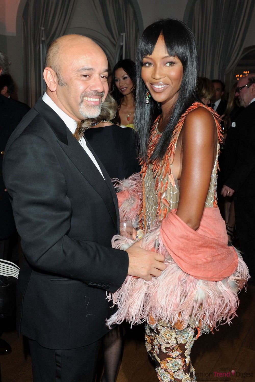 christian Louboutin和身着Valentino高级订制的Naomi Campbell 