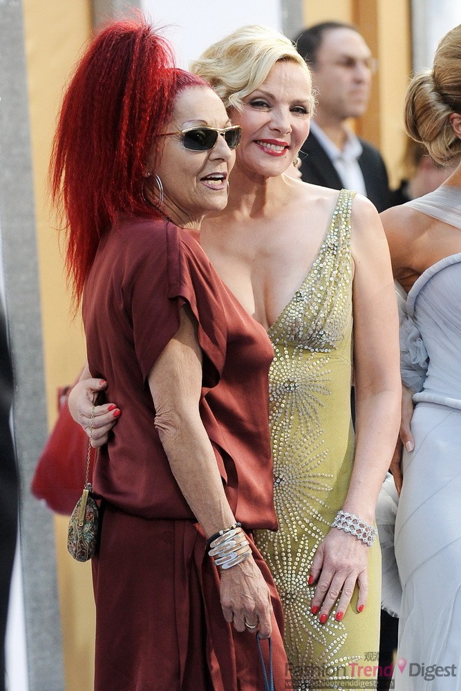 该剧服装指导Patricia Field 和 Kim Cattrall<br>
 