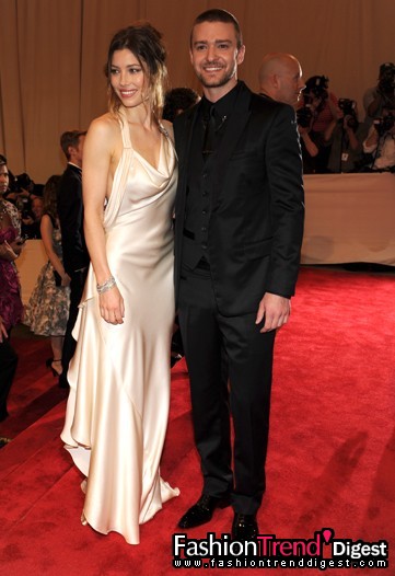 身著Ralph Lauren Collection佩戴Fred Leighton珠寶Jessica Biel 的和身著Ralph Lauren Collection的 Justin Timberlake 