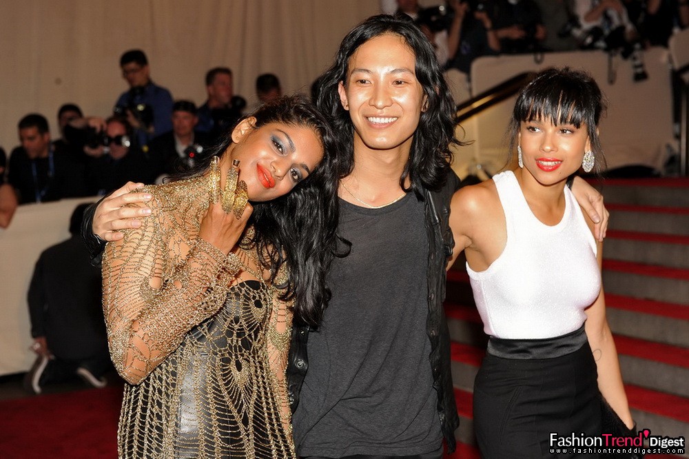 M.I.A.身著Alexander Wang for Gap, Alexander Wang,Zoe Kravitz身著Alexander Wang for Gap佩戴Van Cleef & Arpels和Alexander Wang 