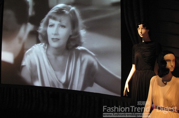 The Screen Siren, 1930s<br>
不那么年輕、更加感性和成熟的女性風格在好萊塢黃金時代盛行。他們被冠以自信、獨立和獨斷的女性形象。其中的代表人物有Greta Garbo、Rita Hayworth、Marlene Dietrich等著名影星.<br>
 