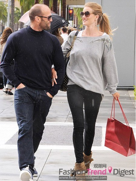 Shopping in LA with boyfriend Jason Statham, as seen on dailymail.co.uk 