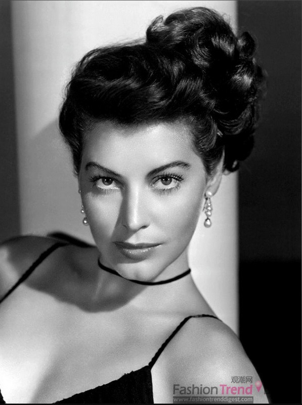 马尾辫使银幕明星Ava Gardner（爱娃•嘉德纳）将简单的马尾变得魅力十足。毫无疑问她仍然被认为是世界上最美丽的女性之一。 