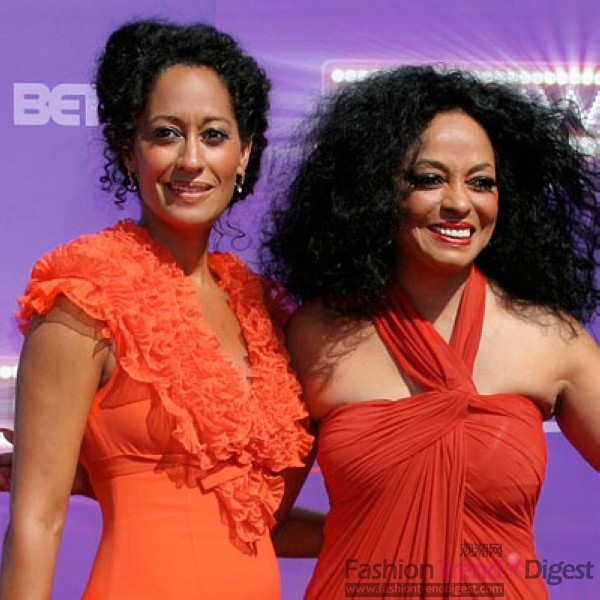 母亲：Diana Ross黛安娜•罗斯女儿：Tracee Ellis Ross（特雷埃利斯罗斯）<br>
 超级歌星黛安娜•罗斯 (Diana Ross) 的女儿Tracee Ellis Ross并没有同母亲一样，而是选择做一名女演员开始出现在电视节目中。“我曾经非常幸运，“她著名的母亲曾在她五岁时说道，“我因为拥有这些孩子感到非常幸运。” 