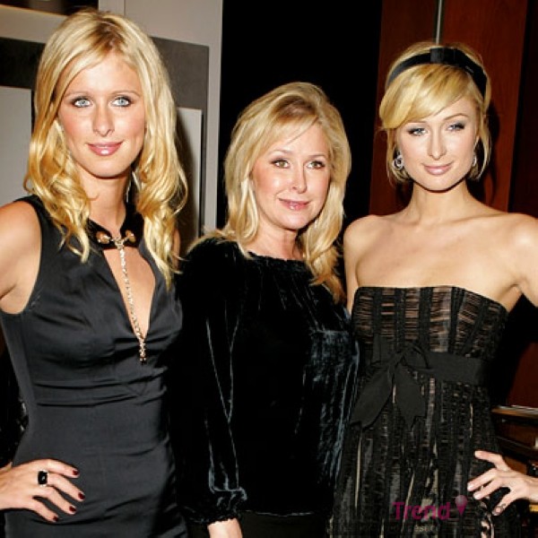 母亲：凯西 (Kathy Hilton) &女儿 ：妮基•希尔顿 (Nicky Hilton)  女儿： 帕丽斯•希尔顿 (Paris Hilton)<br>
妮基•希尔顿 (Nicky Hilton) 和帕丽斯•希尔顿 (Paris Hilton) 显然从她们的父母那里继承了企业家的基因：两个女人都有她们自己的服装品牌，长得更像母亲凯西 (Kathy Hilton) 的帕丽斯•希尔顿 (Paris Hilton)还拥有自己的香水品牌及电视事业。 