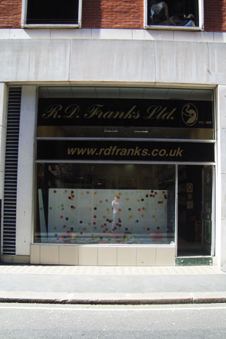 RD Franks：时尚书籍杂志店地址：5 Winsley Street, London, W1W 8HG. 