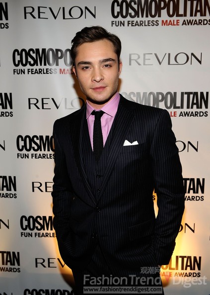 2. 艾德•维斯特维克(Ed Westwick)<br>
《绯闻女孩》捧红了Queen S和Queen B，男星艾德•维斯特维克 (Ed Westwick)同样惹人瞩目，他的品味体现在每一个细节，在长腿莉顿•梅斯特 (Leighton Meester)的压力下，Ed Westwick丝毫没有身高优势，精致成为他的杀手锏。<br>
 