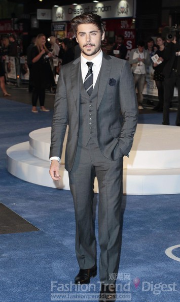 10. 扎克•埃夫隆 (Zac Efron)<br>
帅气的扎克•埃夫隆 (Zac Efron)，除了具备演唱、跳舞和表演三方面的才能，他的衣着品味也不容小觑，和凡妮莎•哈金斯 (Vanessa Hudgens) 分手后，蓄起小胡子，让85后的年轻帅哥增加沧桑感。<br>
 