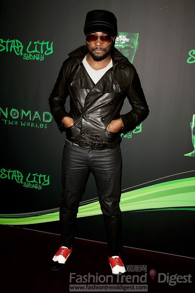 26. Will.i.am<br>
Will.i.am也在榜单内，因为他总是想在红毯上展示出自己个性的一面，黑色皮夹克、墨镜、鲜艳的鞋子总是出现在大家的视线中，他的着装总是让人无法预测，总而言之得用古怪来形容。<br>
 