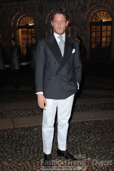 30. 拉普•艾尔坎恩 (Lapo Elkann)<br>
菲亚特 (FIAT) 家族继承人拉普•艾尔坎恩 (Lapo Elkann)，年轻帅气的Lapo Elkann身跨商界与时尚界。曾登录《L'UOMO VOGUE》封面，并被《Vanity Fair》杂志评选为“2009全球最佳着装人士”之一。 <br>
<br>
 