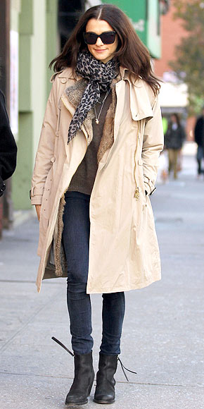 11. 毛绒内衬大衣<br>
最近的天气格外冷，如果选择单件的大衣还是觉得冷，不妨学学瑞切尔•薇兹（Rachel Weisz）选择一件有毛绒内衬的大衣，再配上一条豹纹丝巾和牛仔、军靴，你绝对是街头的明星。<br>
 