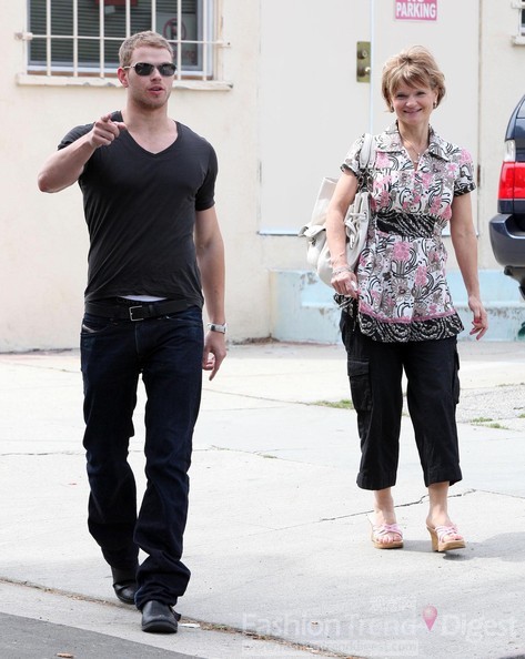 ����ĸŮ���� ˭�������