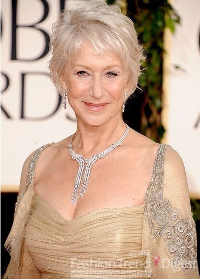 The lovely海伦•米伦 (Hellen Mirren)戴着一对55克拉的Cartier钻石项链 