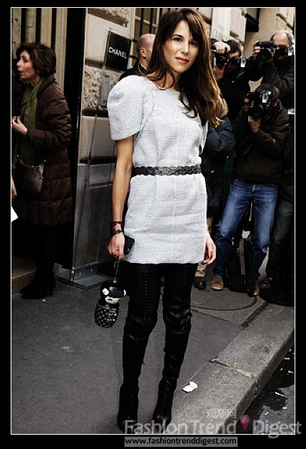 25. 造型师Caroline Sieber in Chanel. 