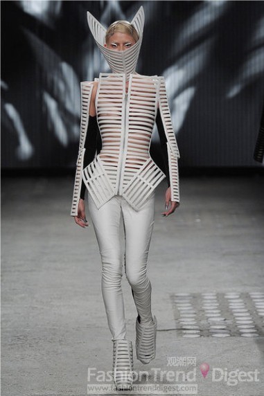 4. Gareth Pugh<br>
又一個來自外太空的Lady Gaga。<br>
 