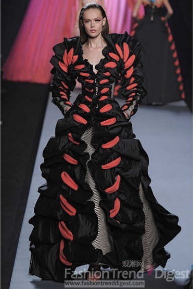3. Viktor & Rolf<br>
放佛是一個巨大的毒蝎子。<br>
 