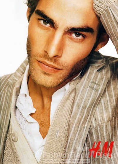 TOP 6. 乔恩•考塔加瑞那 (Jon Kortajarena)<br>
乔恩•考塔加瑞那 (Jon Kortajarena) 可称是2008年最炙手可热的男模。全球著名的牛仔品牌Diesel 2009春夏广告，由乔恩•考塔加瑞那 (Jon Kortajarena) 领衔代言，在2010年的时候就曾经是Tom Ford执导的电影《A Single Man》片中的男主角，同时他还为Tom Ford眼镜系列的代言人，本季他的广告片不少于6个。<br>
 