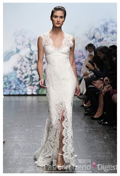 24. Monique Lhuillier 精致的蕾絲婚紗。 