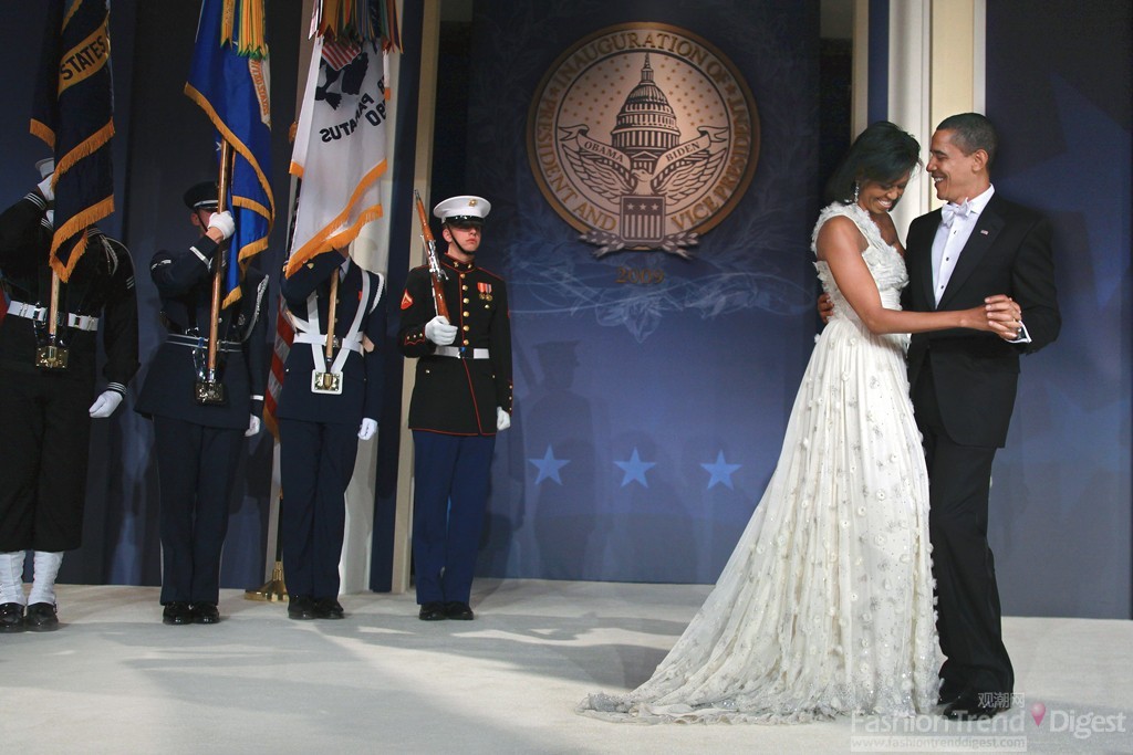 5. 米歇爾奧巴馬（Michelle Obama）在2009年就職舞會上身著的是Jason Wu的白色禮服，Jason Wu和他的3名團隊成員，花了三百多小時才制作完成的。 