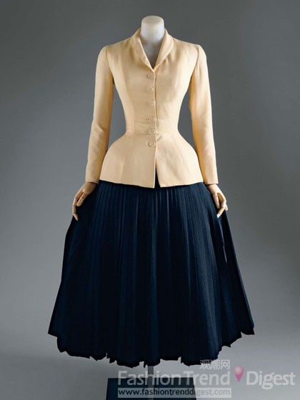 5. christian Dior, 1947<br>
丝绸夹克、羊毛裙。这间酒吧服务员装是Dior在1947年创作的最有有影响力的作品。<br>
 