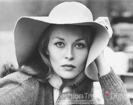 18. 費•唐納薇（Faye Dunaway）<br>
70年代經典造型當然非那個時代最經典的女性費•唐納薇（Faye Dunaway）莫屬了，披肩、針織衫和牛仔褲是70年代最時髦的單品。<br>
 