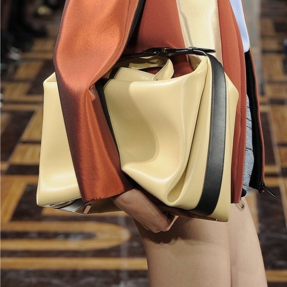 12. Balenciaga大號皮包 